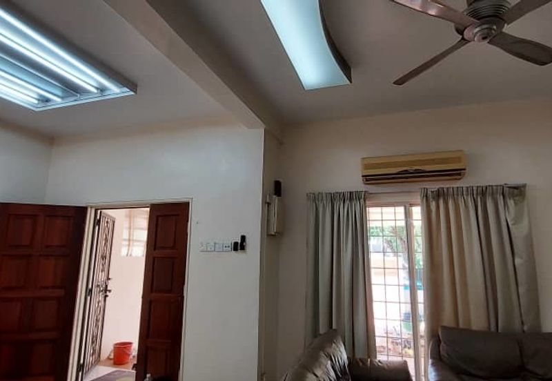 bandar Puteri 8 two and half sty move in conditon