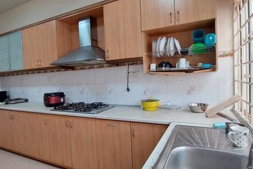 bandar Puteri 8 two and half sty move in conditon