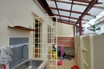 bandar Puteri 8 two and half sty move in conditon