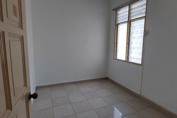 Bandar Kinrara 4 Renovation 22X70 Kitchen Exp