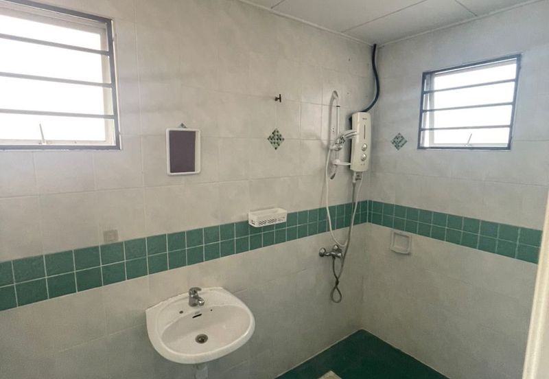 Bandar Puteri 12  Puchong move in condition 