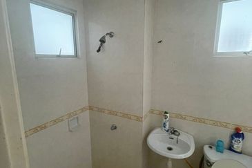 Bandar Puteri 12  Puchong move in condition 