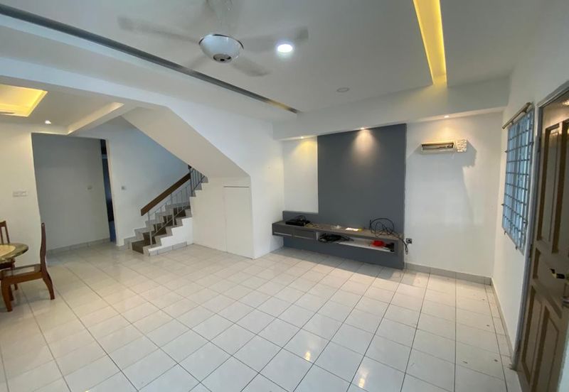 Bandar Puteri 8 below market 200k renovation must view