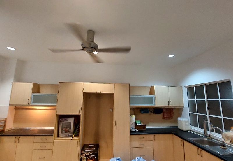 Bandar Puteri 8 below market 200k renovation must view