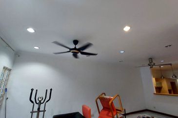 Bandar Puteri 8 below market 200k renovation must view