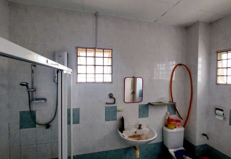 Bandar Puteri 8 below market 200k renovation must view