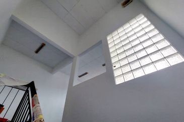 Bandar Puteri 8 below market 200k renovation must view