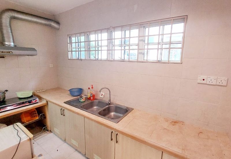 Bandar Puteri 8 below market 200k renovation must view