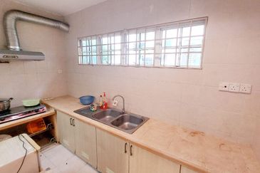 Bandar Puteri 8 below market 200k renovation must view