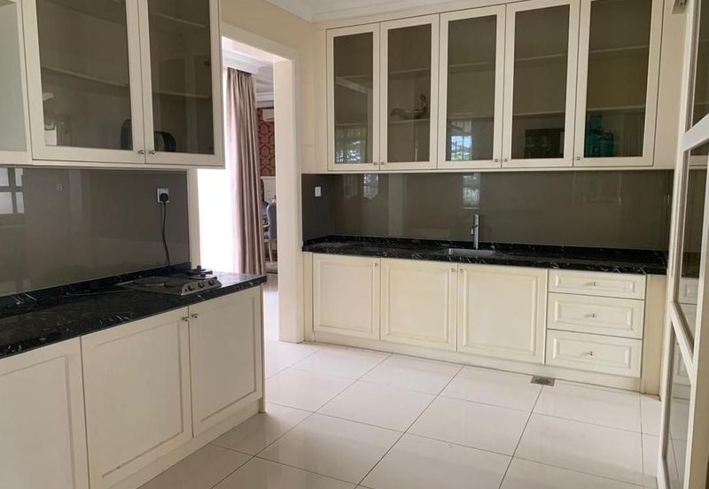 Puteri 12 face T+ facong East + below 1 m Price 