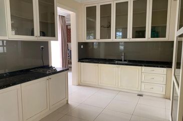 Puteri 12 face T+ facong East + below 1 m Price 