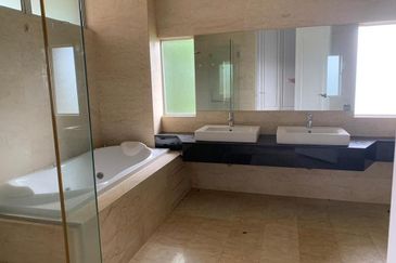 Puteri 12 face T+ facong East + below 1 m Price 