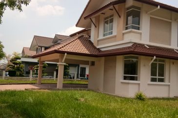 Puteri 12 face T+ facong East + below 1 m Price 