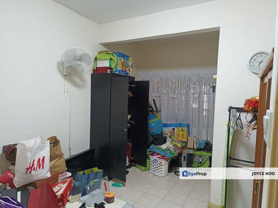 beside Wawasan hiking Persiaran Indera Pusat Bandar Puchong 1st floor Basic unit, Selangor, Puchong