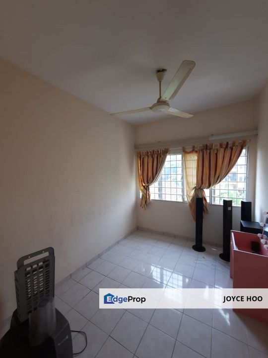 Sri Camelia with swimming below market price rm 70k  Ground floor (tingkat bawah) , Selangor, Bandar Puteri Puchong