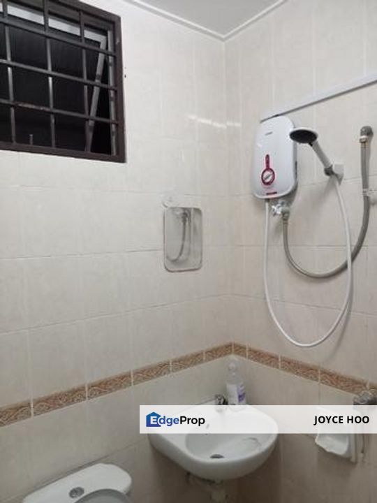 Bandar Puteri 12 Puchong Medium Room rental rm 600  small room rental rm 500 , Selangor, Bandar Puteri Puchong