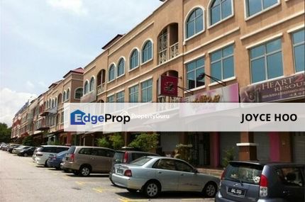 Puteri 5 shop office 1st floor Big & Medium room wt aircond, Selangor, Puchong