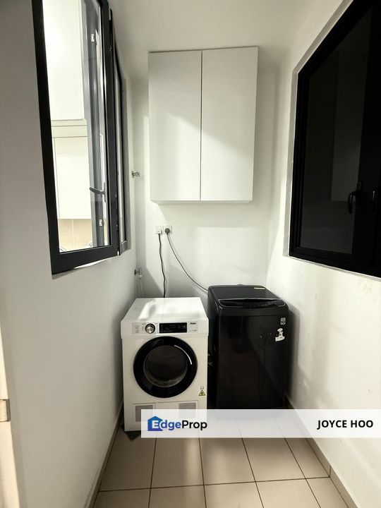 The Cruise Residence With Balcony fully Furnish with  3 carpark  Big buitup Size 1345sf , Selangor, Bandar Puteri Puchong