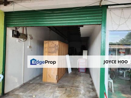 Jalan Tpp1 taman industri puchong haif shop 800sq ft move in sept, Selangor, Puchong