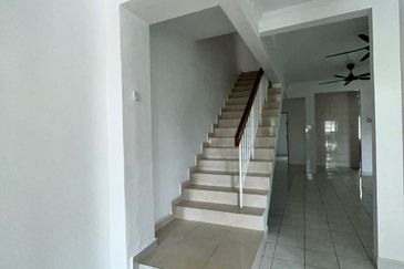 2.5sty house in Puchong utama muslim family only pu10 