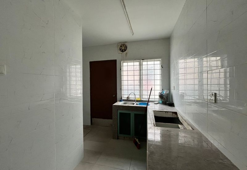 2.5sty house in Puchong utama muslim family only pu10 