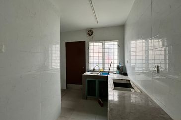 2.5sty house in Puchong utama muslim family only pu10 