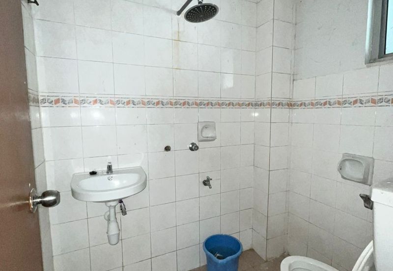 2.5sty house in Puchong utama muslim family only pu10 