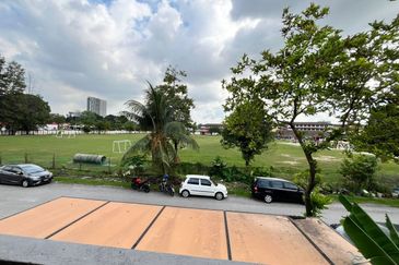 2.5sty house in Puchong utama muslim family only pu10 