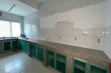 2.5sty house in Puchong utama muslim family only pu10 