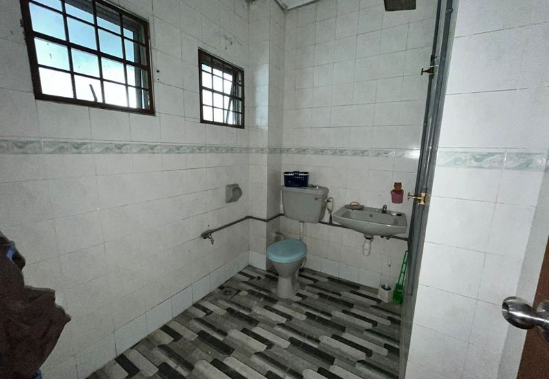 2.5sty house in Puchong utama muslim family only pu10 