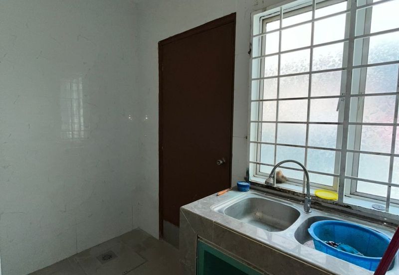 2.5sty house in Puchong utama muslim family only pu10 