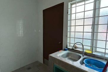 2.5sty house in Puchong utama muslim family only pu10 