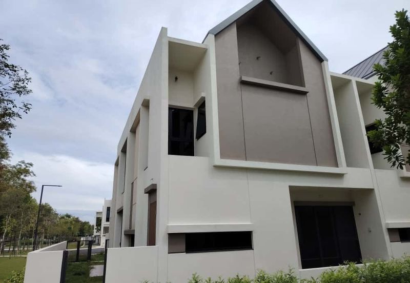 Luxura Residence @ twentyfive.7