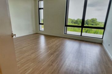 Luxura Residence @ twentyfive.7