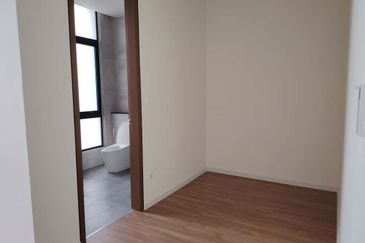 Luxura Residence @ twentyfive.7