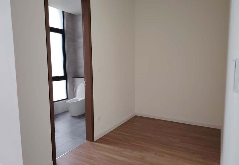 Luxura Residence @ twentyfive.7