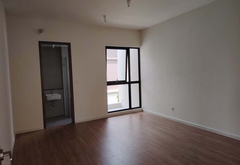 Luxura Residence @ twentyfive.7