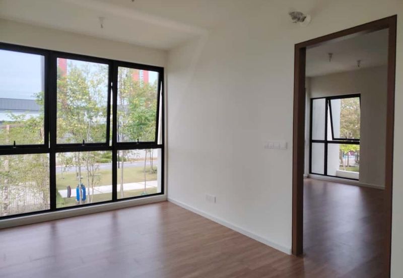 Luxura Residence @ twentyfive.7