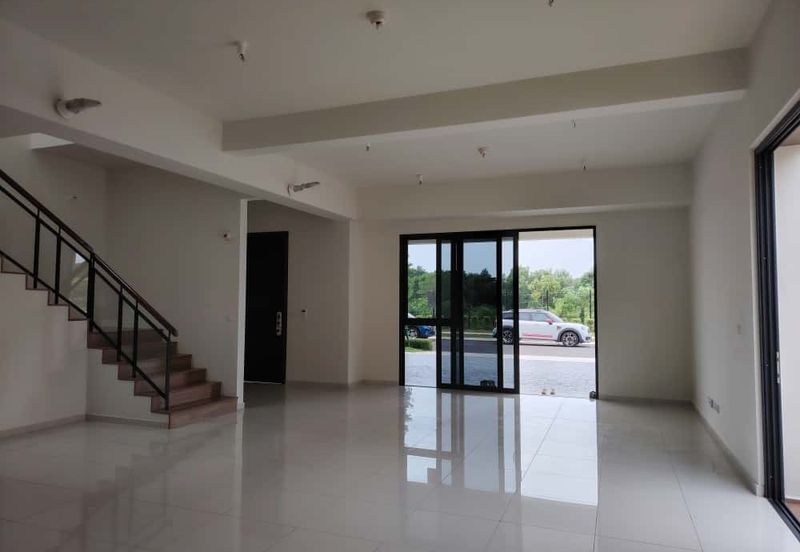 Luxura Residence @ twentyfive.7