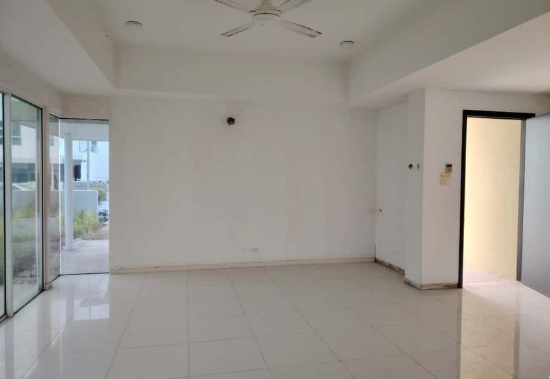 Belew market Price rm 600k Laman Granview 3 storey Bungalow Bran new basic unit