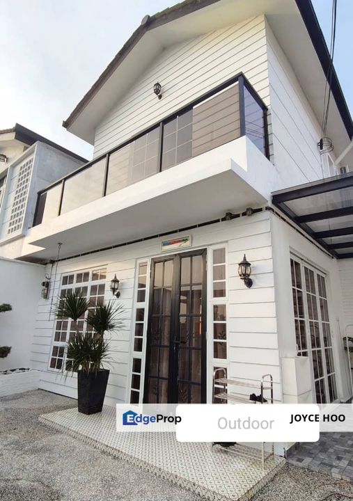 Jalan db 1 taman desiran Facing Lake  Semi-d House 5 km to IOI Mall  3 km Lrt , Selangor, Puchong