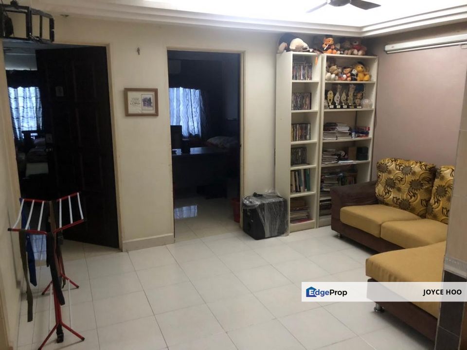 Puchong Perdana 27x65 fully renovation 250k with 4+1 room, Selangor, Puchong