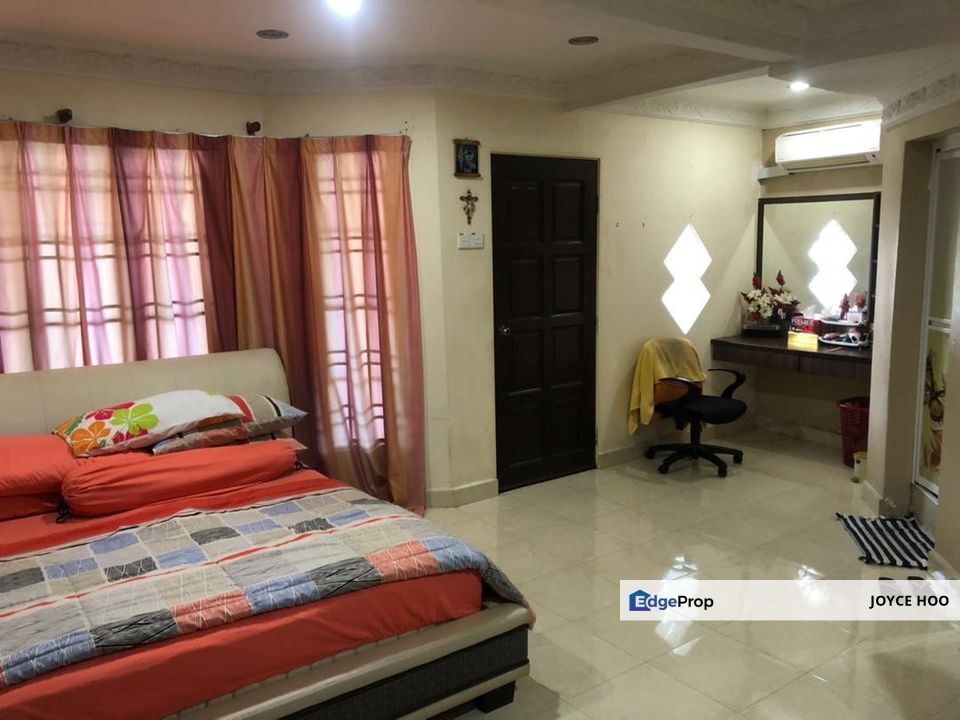 Puchong Perdana fully Renavation coat Rm 250k with 4+1 room 27x65, Selangor, Puchong