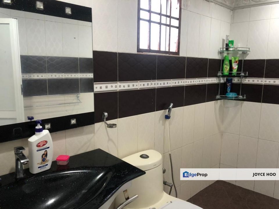 Puchong Perdana fully Renavation coat Rm 250k with 4+1 room 27x65, Selangor, Puchong