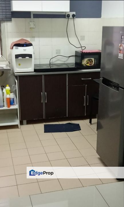 Sri Cempaka +Good for investment+ rental cover installment+ Below market price+  Jalan wawasan (beside hiking)  750sf + 5 room , Selangor, Puchong