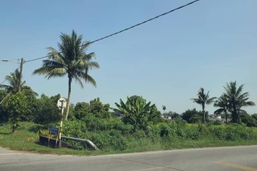 West Port, Pulau Indah