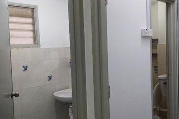 Rooms for Rent Sri Cempaka Apartment + Rooms comes with internet and utilities