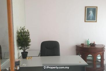 Sri Camelia Ground flr Shop Lot Unit In storage convertible to home with shop  Suitable Small business/ storage