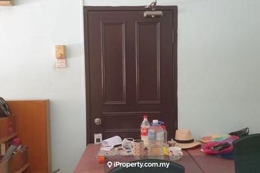 Sri Camelia Ground flr Shop Lot Unit In storage convertible to home with shop  Suitable Small business/ storage