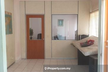 Sri Camelia Ground flr Shop Lot Unit In storage convertible to home with shop  Suitable Small business/ storage